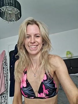 Amber_riivers naked stripping on cam for live sex video chat