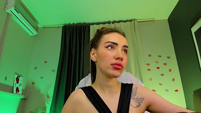 Kriss_babe naked stripping on cam for live sex video chat