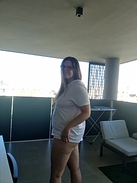 Lea_Lovebird naked stripping on cam for live sex video chat