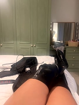 naughtybritjess naked stripping on cam for live sex video chat