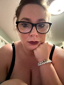 Solesurvivor93 naked stripping on cam for live sex video chat
