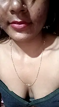 honey-bee naked stripping on cam for live sex video chat
