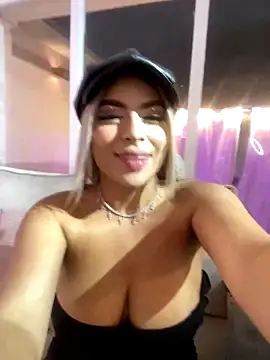 Mia_PinkH naked stripping on cam for live sex video chat