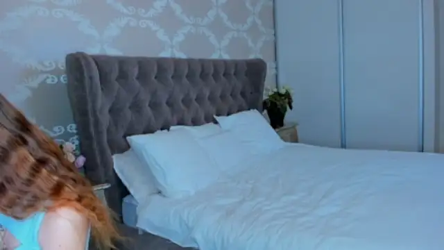 MaryJonesj naked stripping on cam for live sex video chat