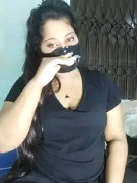 Mimi-Rose naked stripping on cam for live sex video chat