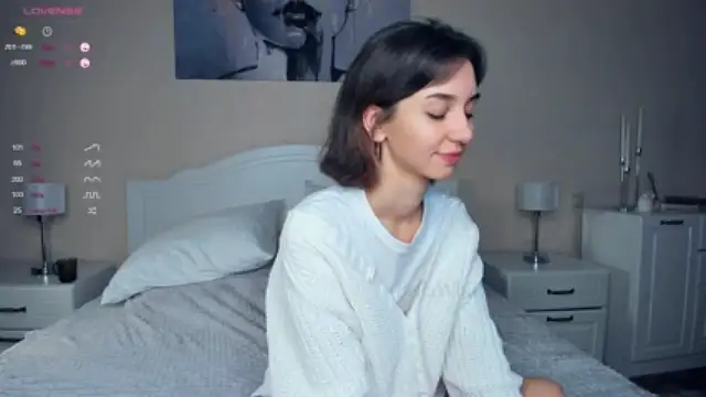 BellaWhiteee naked strip on cam for live sex video chat