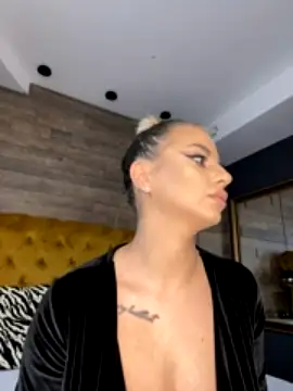 CassieJollie naked strip on cam for live sex video chat