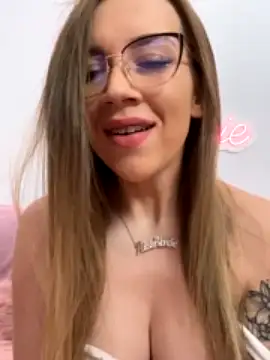 Cute-Alice naked strip on cam for live sex video chat