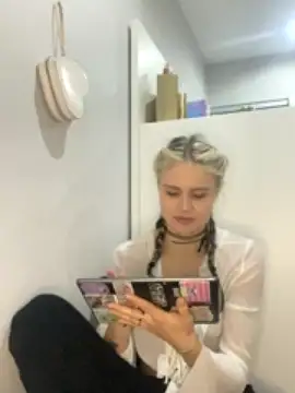 ElasticGirlXx naked strip on cam for live sex video chat