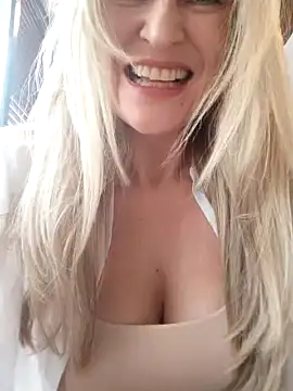 legsLONG naked strip on cam for live sex video chat