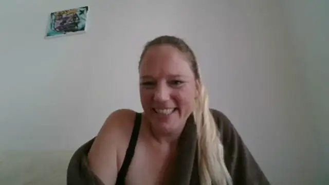 MoniqueLaFee naked stripping on cam for live sex video chat