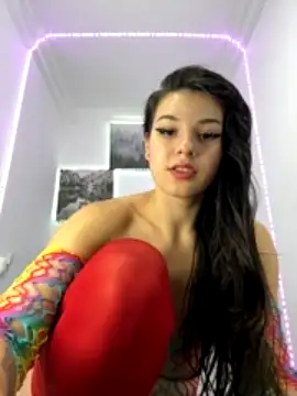 RedAssHottie naked strip on cam for live sex video chat