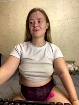 Caramellees naked strip on cam for live sex video chat