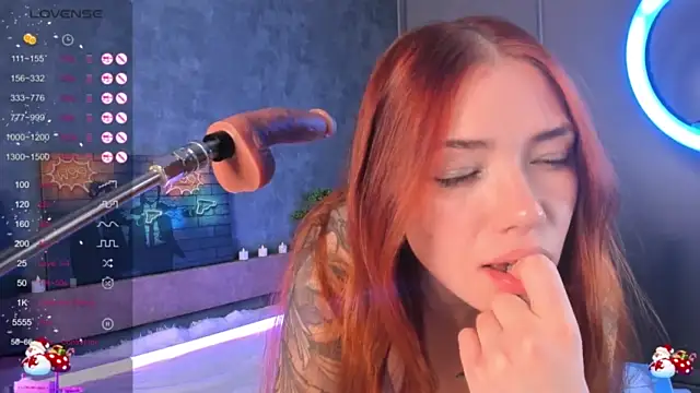 FlirtyFox naked strip on cam for live sex video chat
