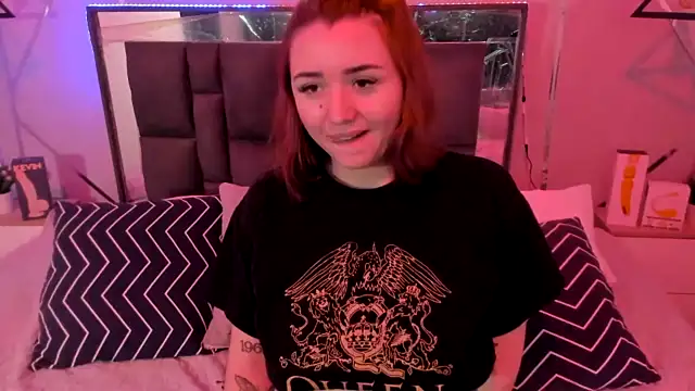 HannaRoggers naked strip on cam for live sex video chat