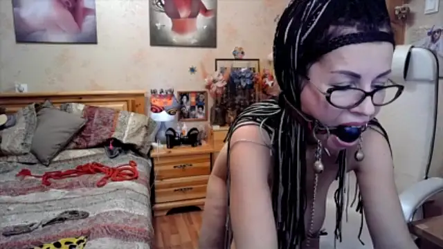 Kendra_Mom naked strip on cam for live sex video chat