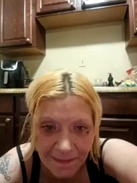 lindzybella naked strip on cam for live sex video chat