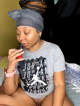 RealqueenG4life naked strip on cam for live sex video chat
