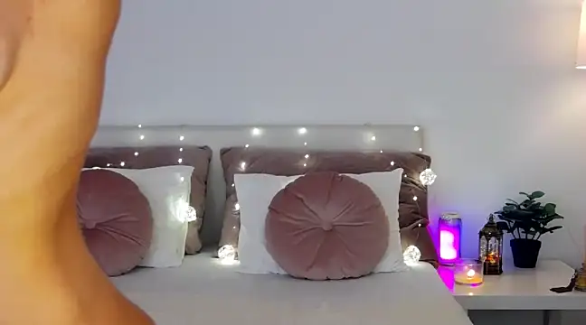 wow_Mia naked strip on cam for live sex video chat