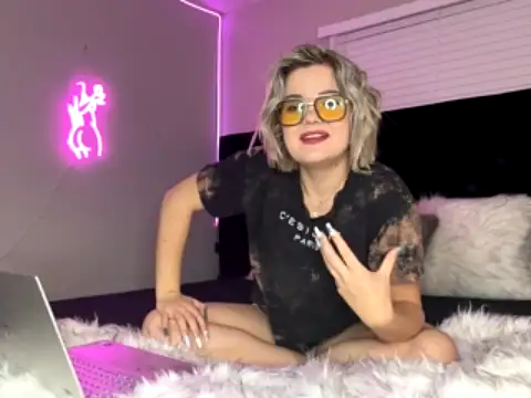 xbriiantics naked strip on cam for live sex video chat