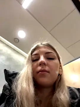 EmilieJenkins naked strip on cam for live sex video chat