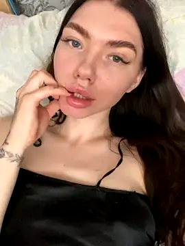 Lisaaa_Alisa naked strip on cam for live sex video chat