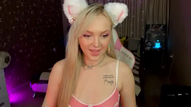 Minnie_Brie naked strip on cam for live sex video chat