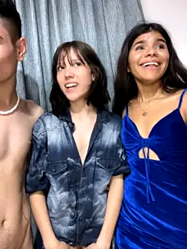 petitskinny naked strip on cam for live sex video chat