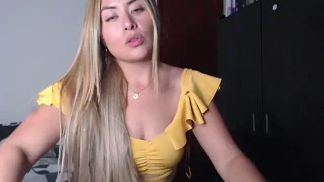 Samiii-Koslov naked strip on cam for live sex video chat