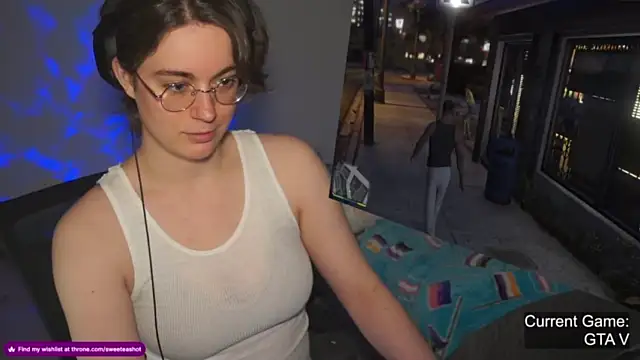 sweeteashot naked strip on cam for live sex video chat