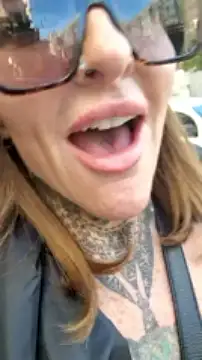 Tattooed_curvy_mommaxoxo naked strip on cam for live sex video chat