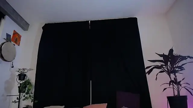 -Ann_V naked strip on cam for live sex video chat