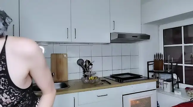 Caliiie-of naked strip on cam for live sex video chat