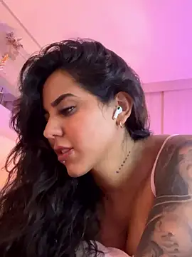 KinkyAlexxxa naked strip on cam for live sex video chat