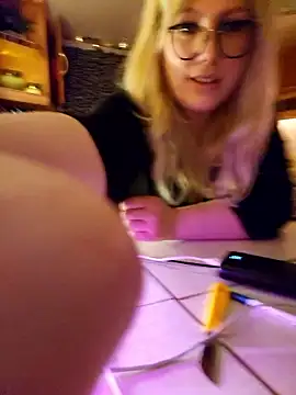 LexySaint naked strip on cam for live sex video chat