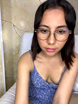 MilenaGG naked strip on cam for live sex video chat