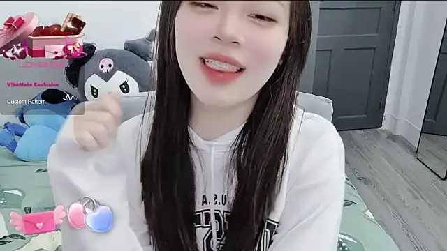 MinhHa-18 naked strip on cam for live sex video chat