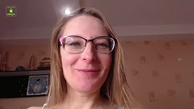 OmeliaEffect naked strip on cam for live sex video chat