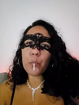 Sexxy-Lana naked strip on cam for live sex video chat