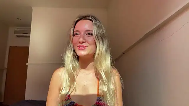 SirenaBelle naked strip on cam for live sex video chat