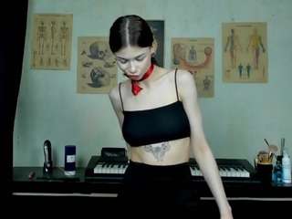 Tune-Godness nude Live Sex Chat Show