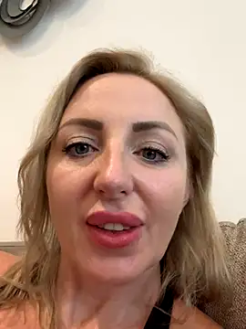 AmyPage naked strip on cam for live sex video chat