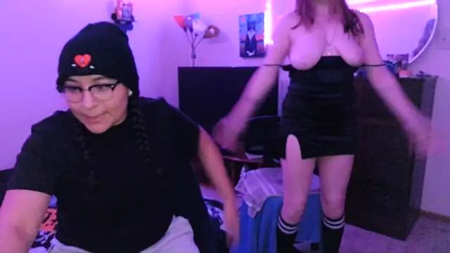 Elliewgfs naked strip on cam for live sex video chat