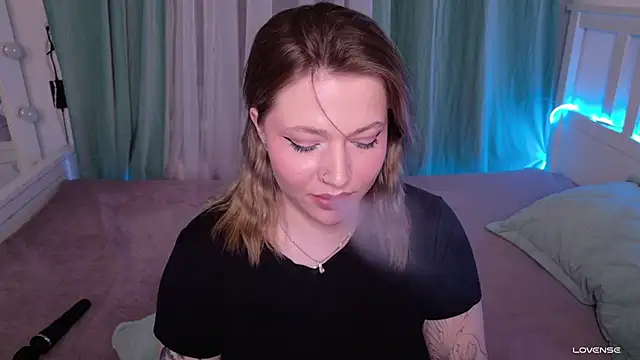 Evahadson naked strip on cam for live sex video chat