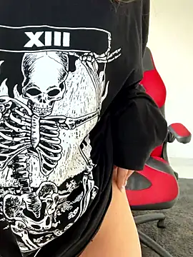 isabellaaPettit naked strip on cam for live sex video chat