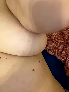 julyxxl naked strip on cam for live sex video chat