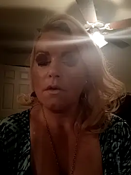 kindswiftspirit naked strip on cam for live sex video chat