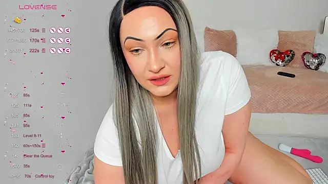 KVerunce naked strip on cam for live sex video chat