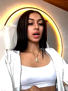 Maddy_bronw naked strip on cam for live sex video chat