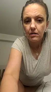 MelDeeMoe naked strip on cam for live sex video chat